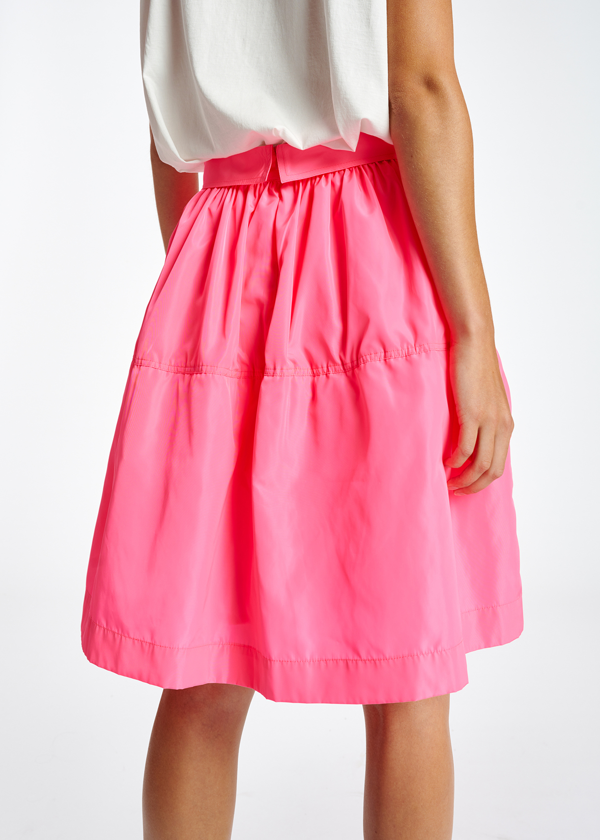Neonroze midirok met plooien RE—SSENTIEL tweedehands photo 4