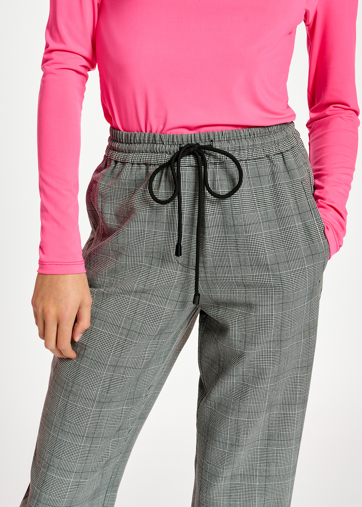 Grijze broek met ruitjesmotief RE—SSENTIEL tweedehands photo 7